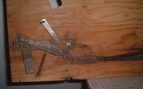 Upper Trough Mechanism in Released Position