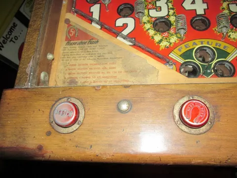 Replay and Horseshoe Buttons