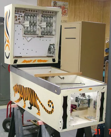 Cabinet*