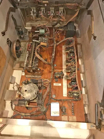 Sample Game - Inside Cabinet*
