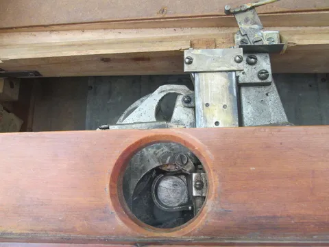 Coin View Hole*