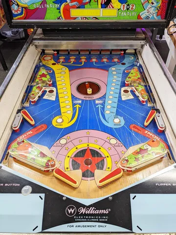 Playfield - One Spinning Post*