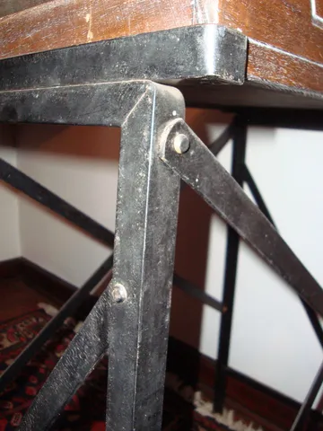 Metal Stand - Detail