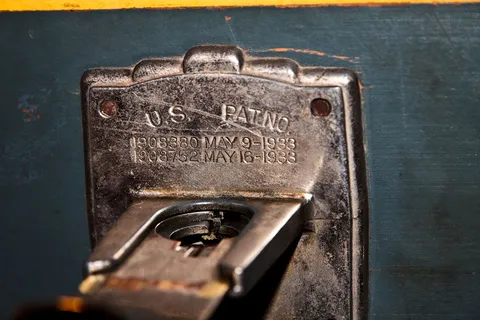 Coin Chute - Detail
