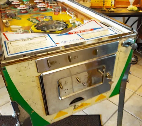 Sample Game - Cabinet - Front*