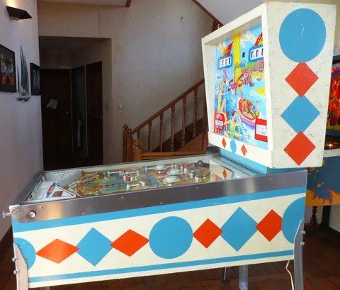 Sample Game - Cabinet - Right*