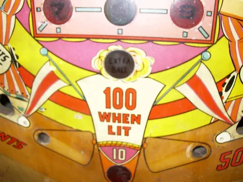 Alternate Playfield w/Extra-Ball Light