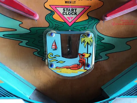 Kicker Between Flippers