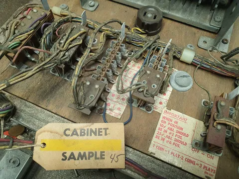 Sample Game - Inside Cabinet - Detail