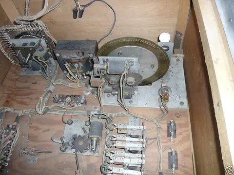 Inside Cabinet - Detail