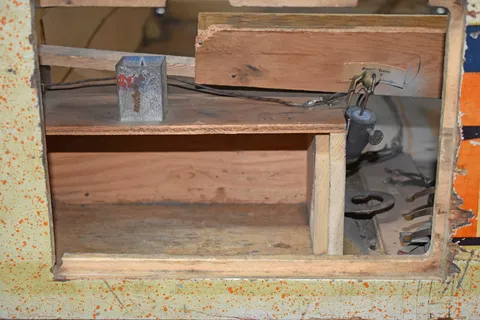 Inside Cabinet - Detail