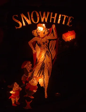 Illuminated Backglass Detail