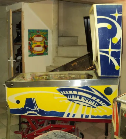 Sample Game - Cabinet - Right*