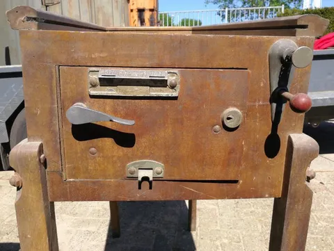 Cabinet - Front