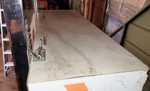Playfield Glass - Service Position Latch