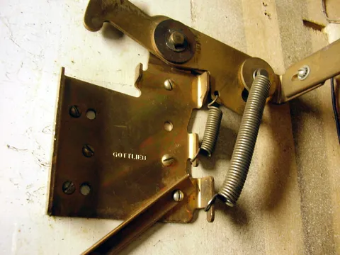 Gottlieb Hinge