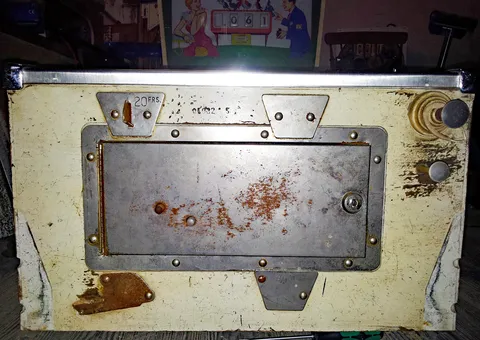 Sample Game - Cabinet - Front*