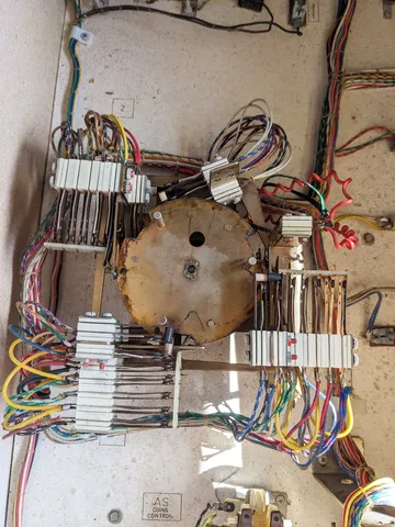 Inside Cabinet - Score Motor