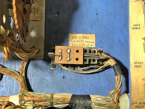 Replay Mode Shorting Plug Installed*