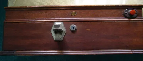 Cabinet - Front