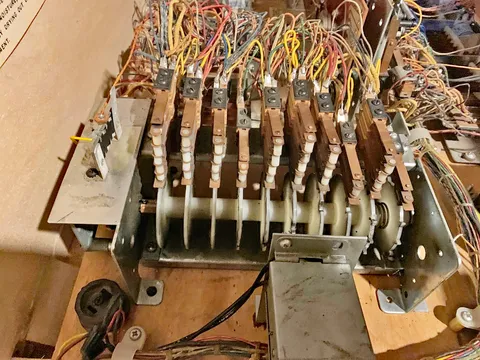 Inside Cabinet - Score Motor