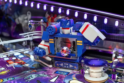 Transformers: More Than Meets the Eye (LE) image 6