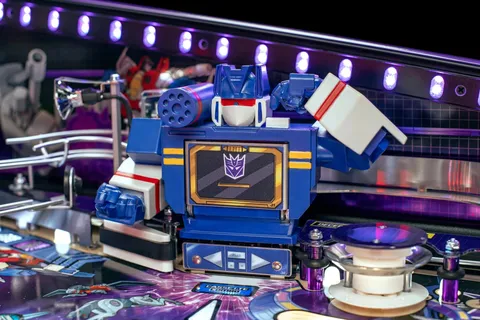 Transformers: More Than Meets the Eye (LE) image 7