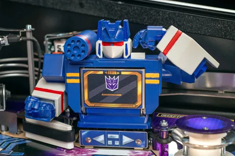 Transformers: More Than Meets the Eye (Premium) image 9