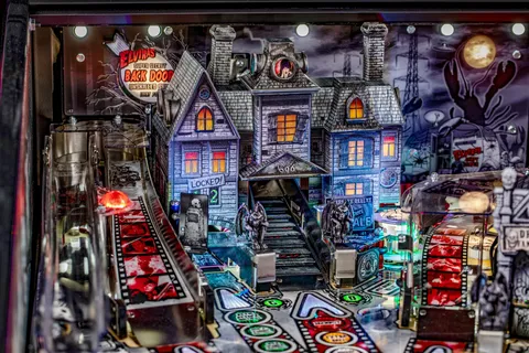Elvira's House of Horrors (Blood Red Kiss Edition) image 15