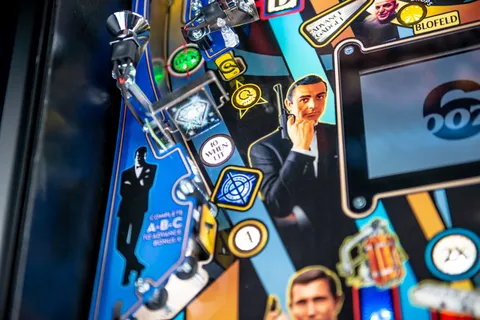 James Bond 007 (60th LE) image 13