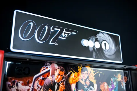 James Bond 007 (60th LE) image 9