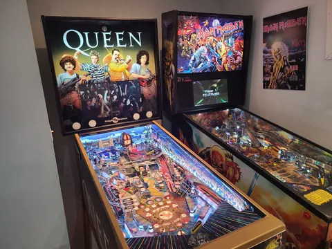 Queen (Limited Rhapsody Edition) image 1