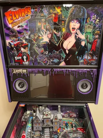 Elvira's House of Horrors (40th anniversary edition) image 3