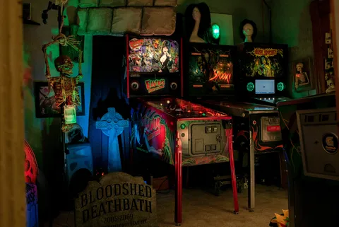 Elvira's House of Horrors (Limited Edition) image 1